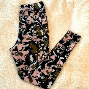 Pink Camo POP Fit Leggings with Pockets. Size XL
